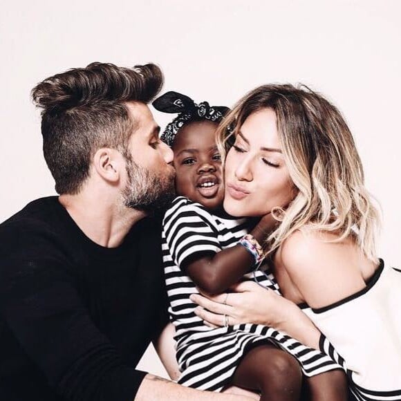 Bruno Gagliasso e Giovanna Ewbank são pais da pequena Títi, de 4 anos, alvo de ataques racistas. 'Você tem que corrigir, tem que falar, tem que apontar. Isso e fazer a diferença', avalisou o ator