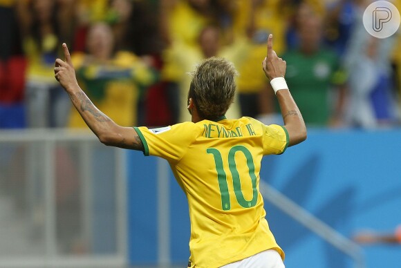 E além de ganhar destaque na imprensa internacional, Neymar também foi elogiado por Bruna Marquezine em seu Instagram: 'Joga muito. A Glória é toda de Deus. Meu orgulho. Te amo'
