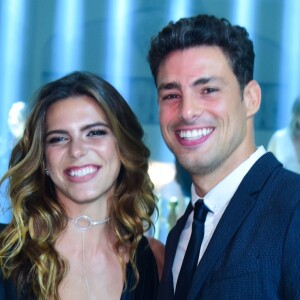 Mariana Goldfarb e Cauã Reymond se encontraram em academia nesta semana