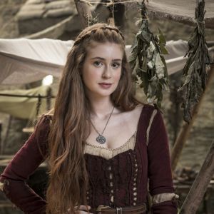 Amália (Marina Ruy Barbosa) volta a ter atitudes heróicas nas mudanças pelas quais está passando a novela 'Deus Salve o Rei'