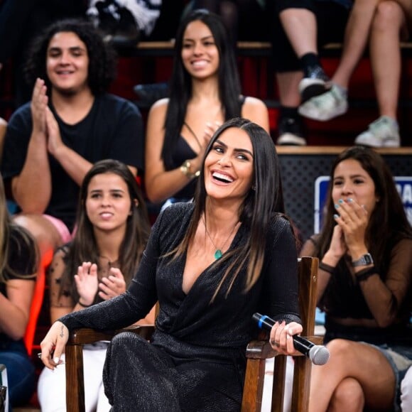 Cleo recentemente ficou sem graça com uma pergunta de sexo no programa 'Altas Horas'