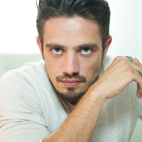 Rafael Cardoso tem planos de se mudar com a mulher, Mariana Bridi, e filhos: 'Ir para o meio do mato'