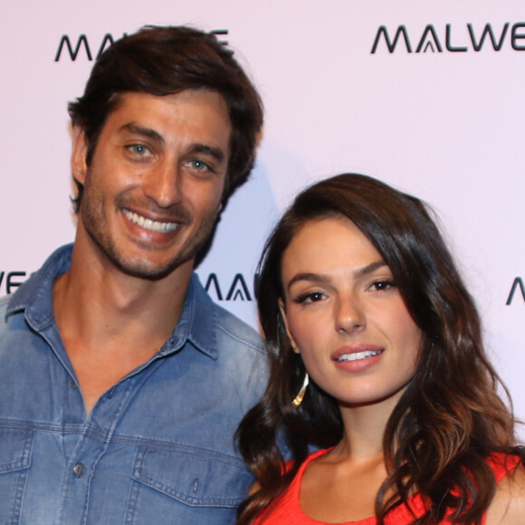 Isis Valverde se declarou ao namorado, André Resende, com poema de Pablo Neruda