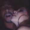 Nego do Borel troca beijos em aniversário da namorada em balada