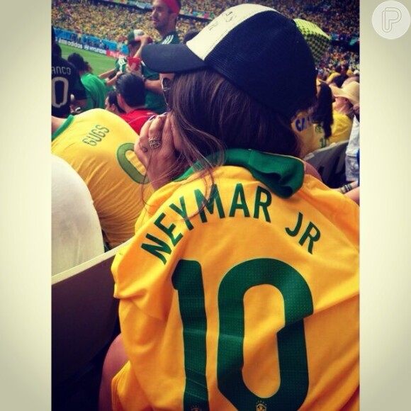 Rafaella Santos homenageou Neymar durante jogo da Seleção Brasileira contra Camarões: 'É impressionante como eu amo ver você jogar, eu te amo!'
