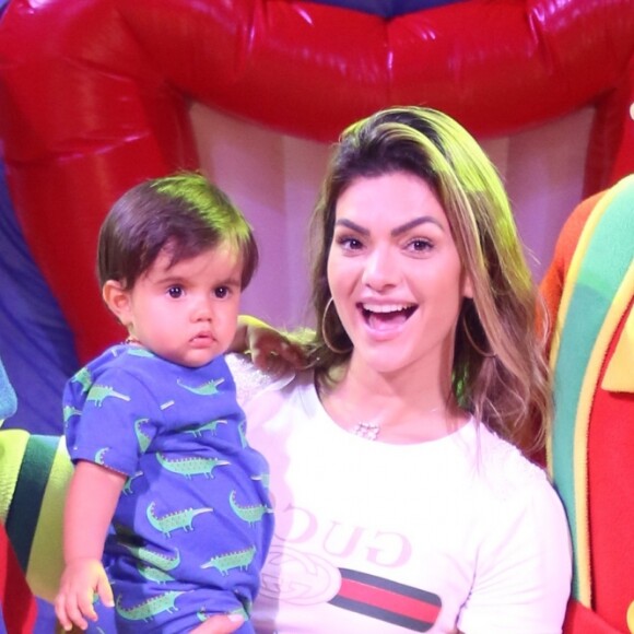 Kelly Key costuma fazer programas de mãe e filho com o caçula, Artur, de 1 ano