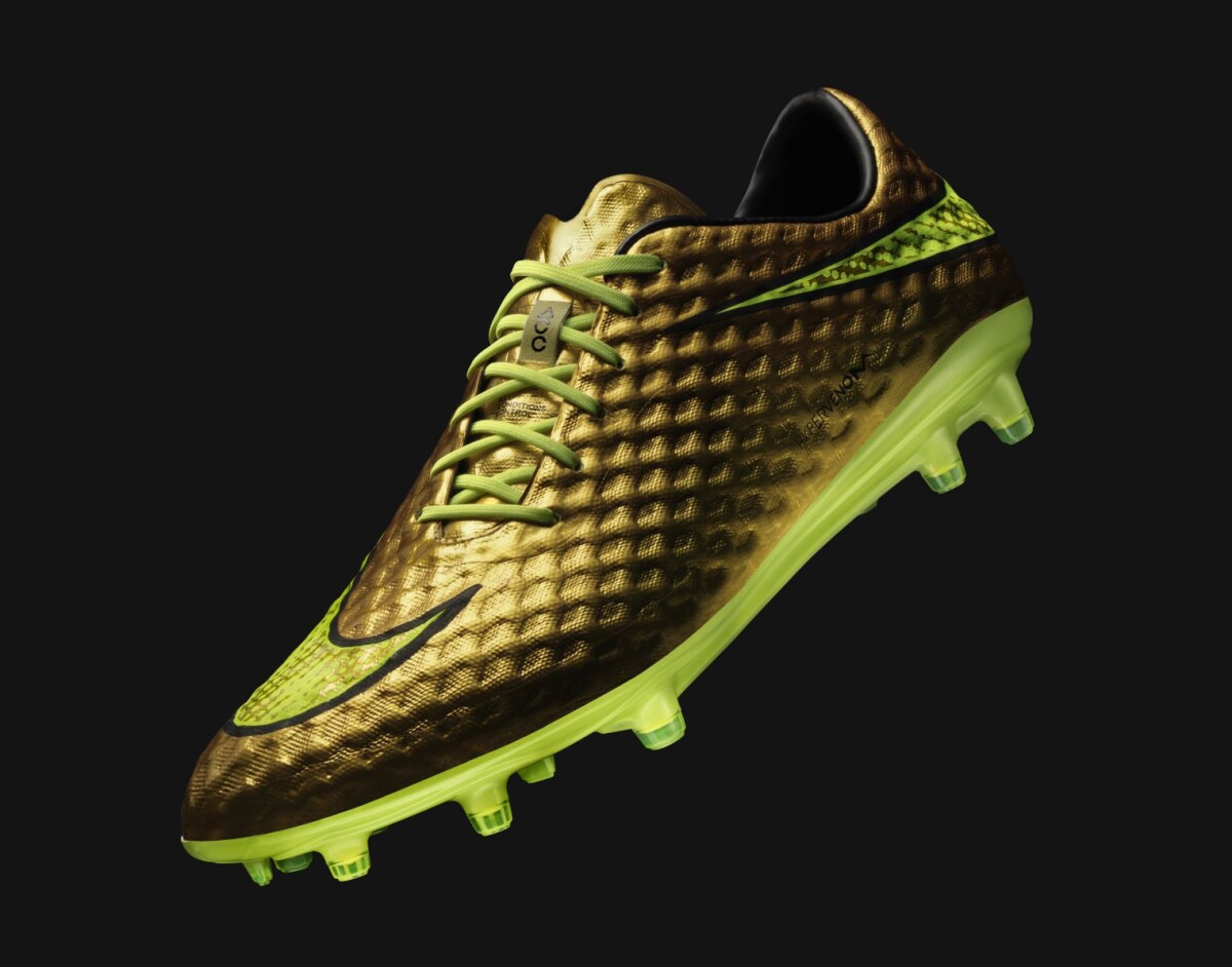 Nova chuteira hypervenom clearance
