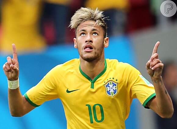 Primeiro Neymar pintou os cabelos de loiro