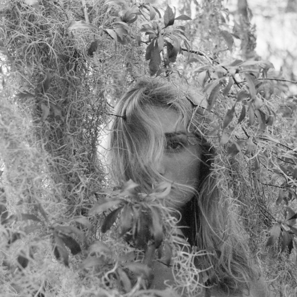 Bruna Moreira destaca parceria com Sasha Meneghel, amiga de infância e roomate em NY: 'Nosso processo criativo é conjunto. Ela participa do meu e eu participo do dela, principalmente no que é ligado à arte'