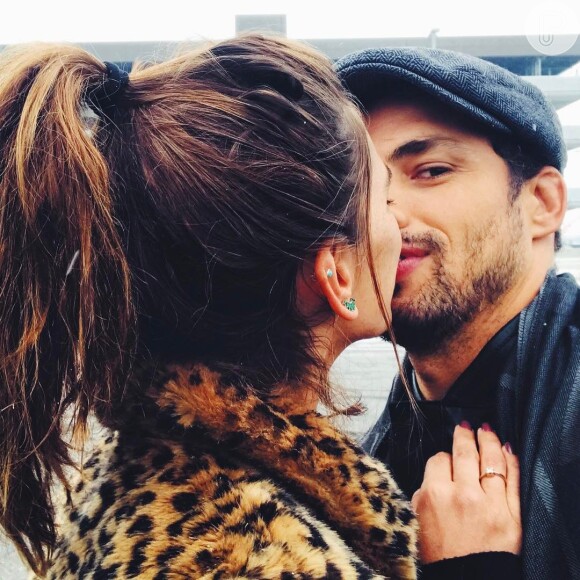 Mãe de Cauã Reymond entregou volta do namoro do ator com Mariana Goldfarb no Instagram