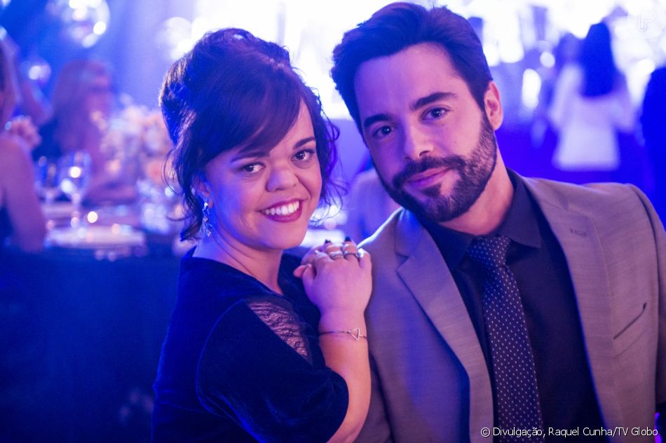 Estela Juliana Caldas Corre Para Acudir A Mae Sophia Marieta Severo E Tem Ajuda Do Marido Amaro Pedro Carvalho Na Novela O Outro Lado Do Paraiso U Purepeople