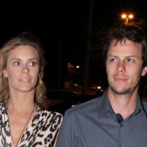 Carolina Dieckmann é casada com Tiago Worcman há 10 anos e se mudou para Miami, nos Estados Unidos, devido a uma proposta de trabalho feita ao marido, que é diretor audiovisual