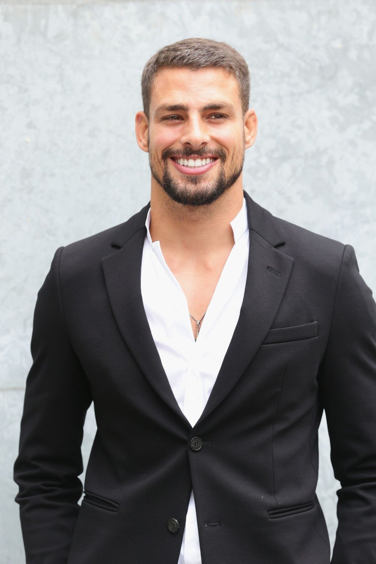 Foto Cauã Reymond posou com simpatia para fotos durante o desfile da Emporio Armani Purepeople