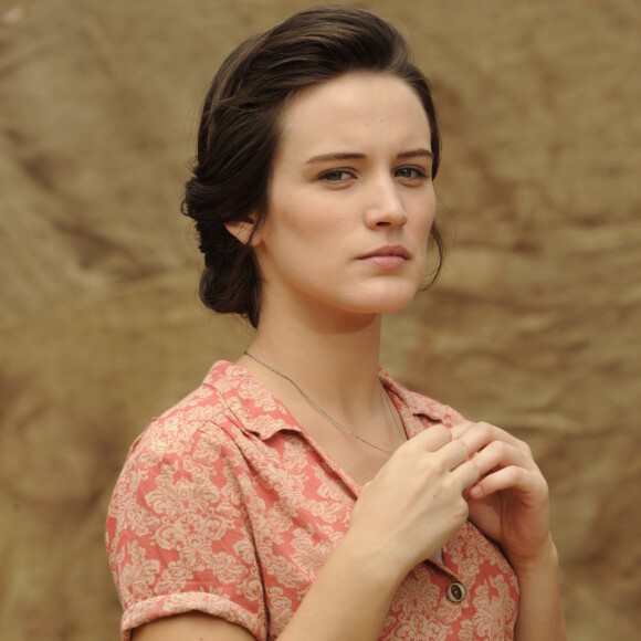 Bianca Bin como a personagem Amélia na novela 'Joia Rara', em 2013