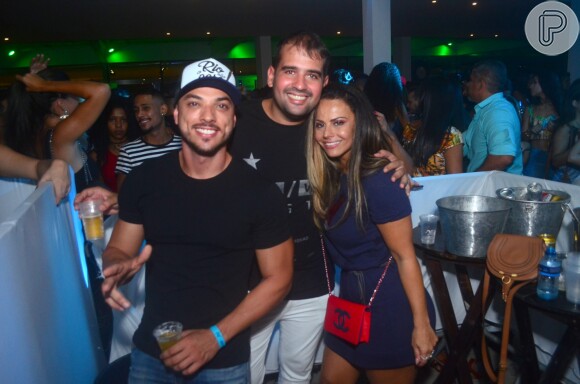Viviane Araujo se divertiu com namorado e amigos em show do pagodeiro Ferrugem no hotel Grand Mercure, no Rio de Janeiro, nesta sexta-feira, 6 de abril de 2018