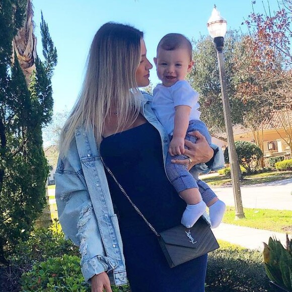 Andressa Suita posa com Gabriel, de 8 meses