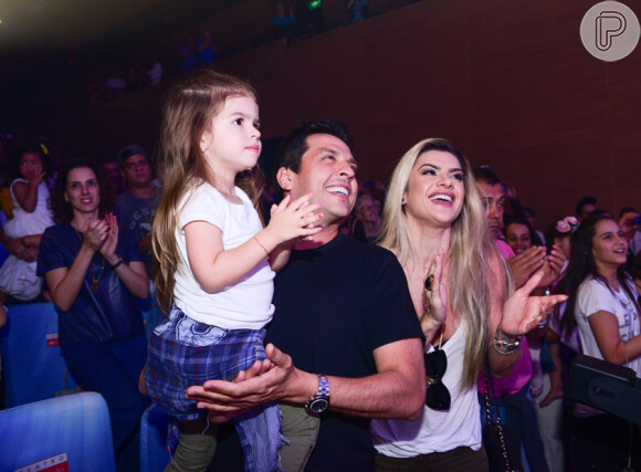 Acompanhada dos pais, Mirella Santos e Ceará, Valentina prestigiu o musical 'A Pequena Sereia'
