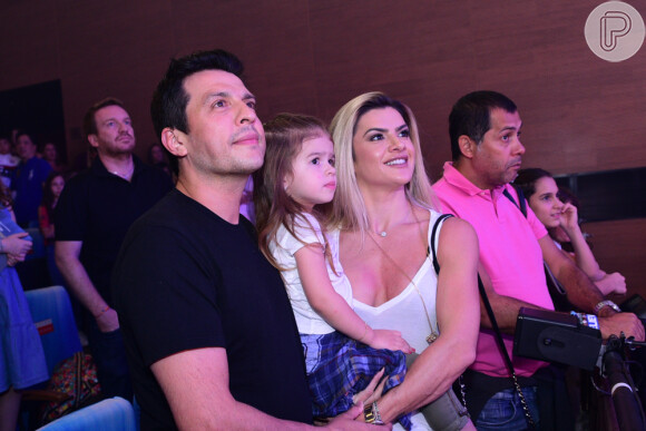 Filha de Mirella Santos e Ceará, Valentina assistiu ao musical 'A Pequena Sereia'