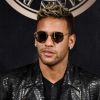 Neymar passou por cirurgia para corrigir uma fratura no quinto metatarso do pé direito