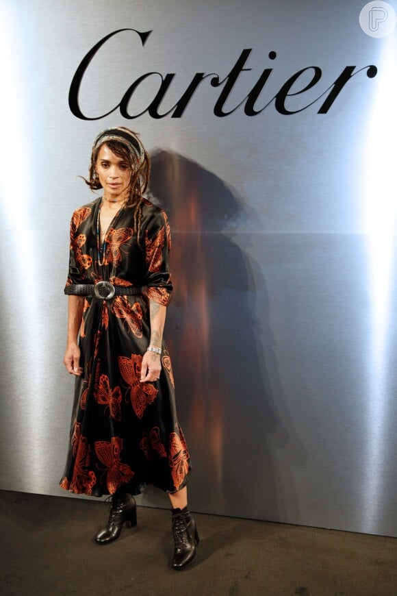 A atriz Lisa Bonet escolheu botas de cano curto para usar com o vestido de borboletas em lançamento da Cartier, em São Francisco, na Califórnia, em 5 de abril de 2018