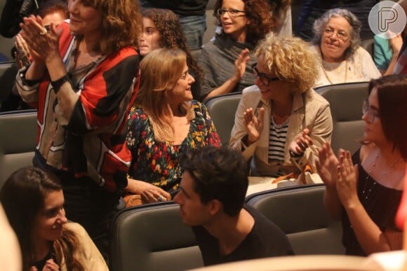 Marieta Severo, Renata Sorrah e Andre Beltrão em protesto contra o fim do DRT para profissionais das artes, no teatro XP, no Jóquei, Zona Sul do Rio de Janeiro, na noite desta segunda-feira, 9 de abril de 2018