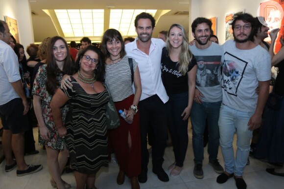 Alessandra Negrini e mais atores se reúnem em protesto contra o fim do DRT para profissionais das artes, no teatro XP, no Jóquei, Zona Sul do Rio de Janeiro, na noite desta segunda-feira, 9 de abril de 2018