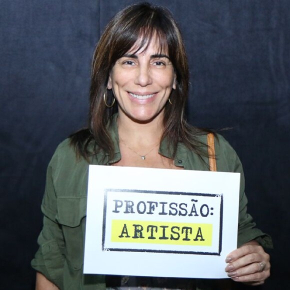 Gloria Pires se reúne em protesto contra o fim do DRT para profissionais das artes: 'Não ao retrocesso. Viva a cultura e a arte'