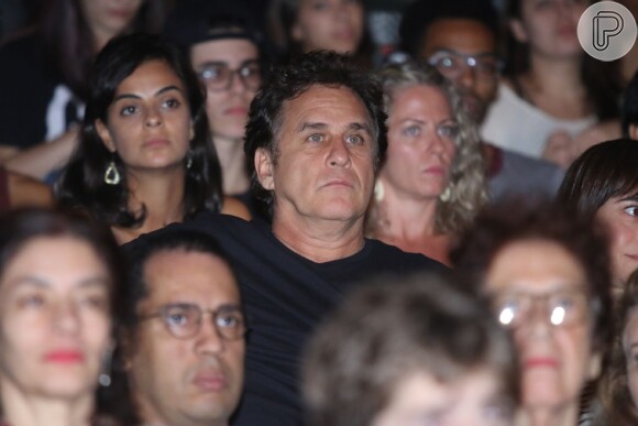 Atores se reúnem em protesto contra o fim do DRT para profissionais das artes, no teatro XP, no Jóquei, Zona Sul do Rio de Janeiro, na noite desta segunda-feira, 9 de abril de 2018