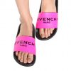 Slide Givenchy Paris usado por Anitta pode ser encontrado a R$ 1010 na Farfetch