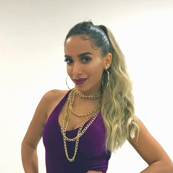 Anitta curtiu último dia de praia em Miami, nos Estados Unidos. Cantora chegou ao Rio de Janeiro, nesta terça-feira, 10 de abril de 2018