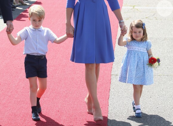 A escolha das funções de George e Charlotte segue uma tradição da realeza britânica que dita que o pajem e as damas de honra devem ser crianças em fase escolar