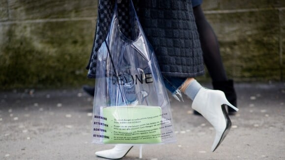 Olha essa! Grifes apostam em shopping bags de plástico