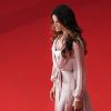 Com vestido estilo slip dress, Izabel Goulart investiu em corpet Ralph & Russo no lançamento do filme 'Julieta' na 69ª edição de Cannes, em 2016