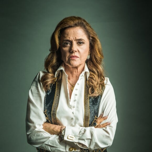 Sophia (Marieta Severo) ordena a morte de Xodó (Anderson Tomazini) e Caetana (Marieta Severo) após ser pega no flagra ao tentar esfaquear a dona do bordel na reta final da novela 'O Outro Lado do Paraíso'
