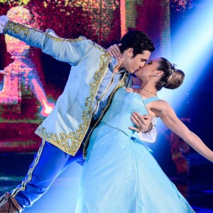 Nicolas Prattes e a bailarina Mayara Araújo trocaram beijo em algumas coreografias do 'Dança dos Famosos'