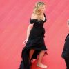 Julia Roberts chamou atenção no Festival de Cannes 2016 ao comparecer descalça na premiação como forma de protesto