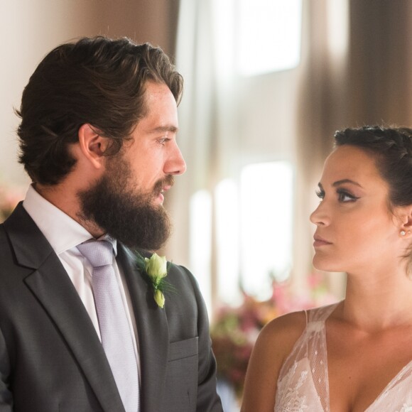 Renato (Rafael Cardoso) decide se vingar de Clara (Bianca Bin) ao sequestrar Tomaz (Vitor Figueiredo) na novela 'O Outro Lado do Paraíso'