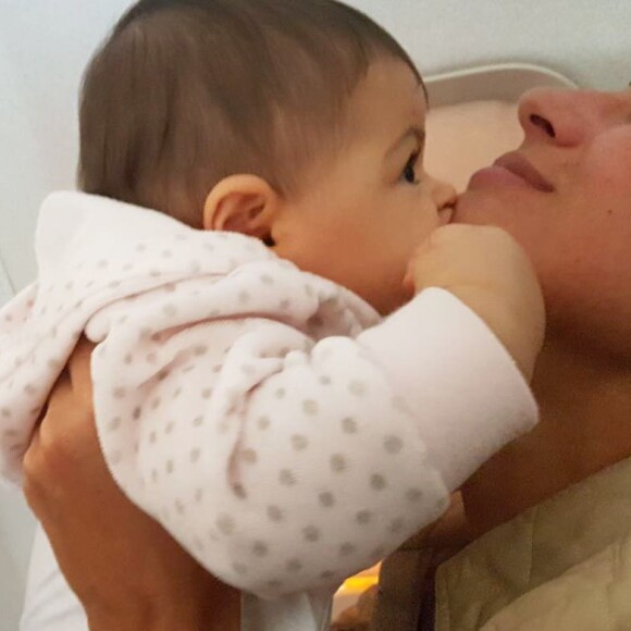 Carol Castro dispensou a anestesia no parto da filha, Nina