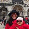 Carol Castro comemorou oito meses da filha, Nina, em Veneza, na Itália, nesta quinta-feira, 12 de abril de 2018