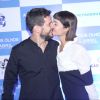 Sophie Charlotte trocou beijos com o marido, Daniel de Oliveira, em première