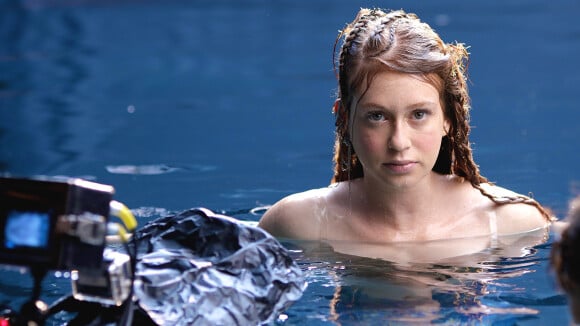 Marina Ruy Barbosa se transforma em sereia e fica 15h em piscina: 'Divertido'