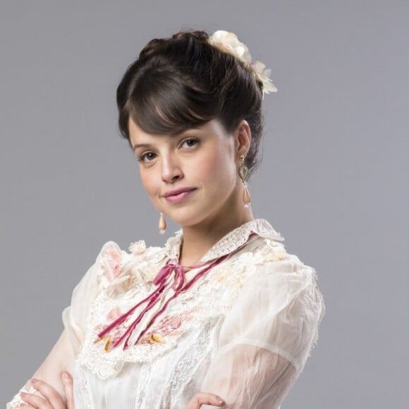 Ema (Agatha Moreira) se lamenta por ter lido o diário de Jorge (Murilo Rosa) em conversa com Elisabeta (Nathalia Dill) nos próximos capítulos da novela 'Orgulho e Paixão': 'Agora carrego essa informação feito uma batata quente nas mãos. E mais a culpa pelo que fiz'