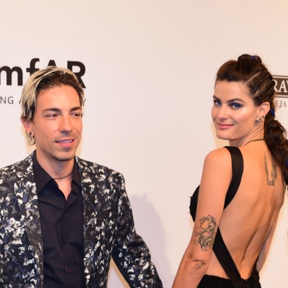 Em recente entrevista, Isabeli Fontana admitiu ter se apaixonado por Di Ferrero após vê-lo com uma criança: 'Ele estava perdidinho'