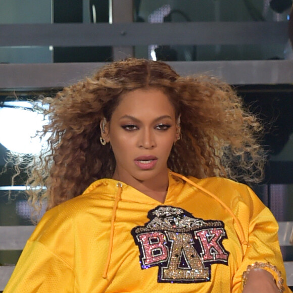 Beyoncé surpreendeu ao trocar de roupa por cinco vezes, todos os looks personalizados da grife Balmain para um show que durou duas horas