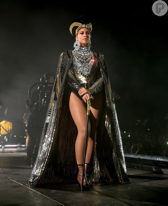 Beyoncé faz performance história no Coachella 2018: 'Obrigada por me deixarem ser a primeira mulher negra como atração principal '