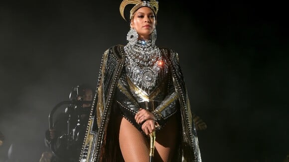 Beyoncé no Coachella: show feminista, feat com Jay-Z e troca de 5 looks. Veja!