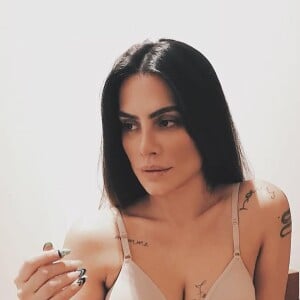 'Eu não quero treinar, mas eu tenho. Emagreci pra caramba e o corpo fica flácido, com celulite', explicou Cleo