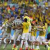 Jogadores da Seleção Brasileira comemoram vitória sufocante contra o Chile