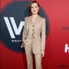 Look de alfaiataria de Evan Rachel Wood, protagonista da série 'Westworld' como Dolores, é composto por blazer, colete e calça