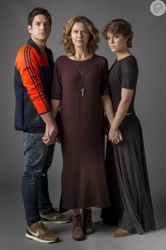 Cássia (Patricia Pillar) e Maria (Alice Wegmann) são mãe e irmã de Nonato (Marco Pigossi), que desaparece sem deixar rastros e é o fio condutor da supersérie 'Onde Nascem os Fortes'